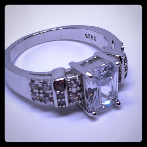 STERLING SILVER 925 stamped White CZ LUX RING SZ 8 - Picture 3 of 8